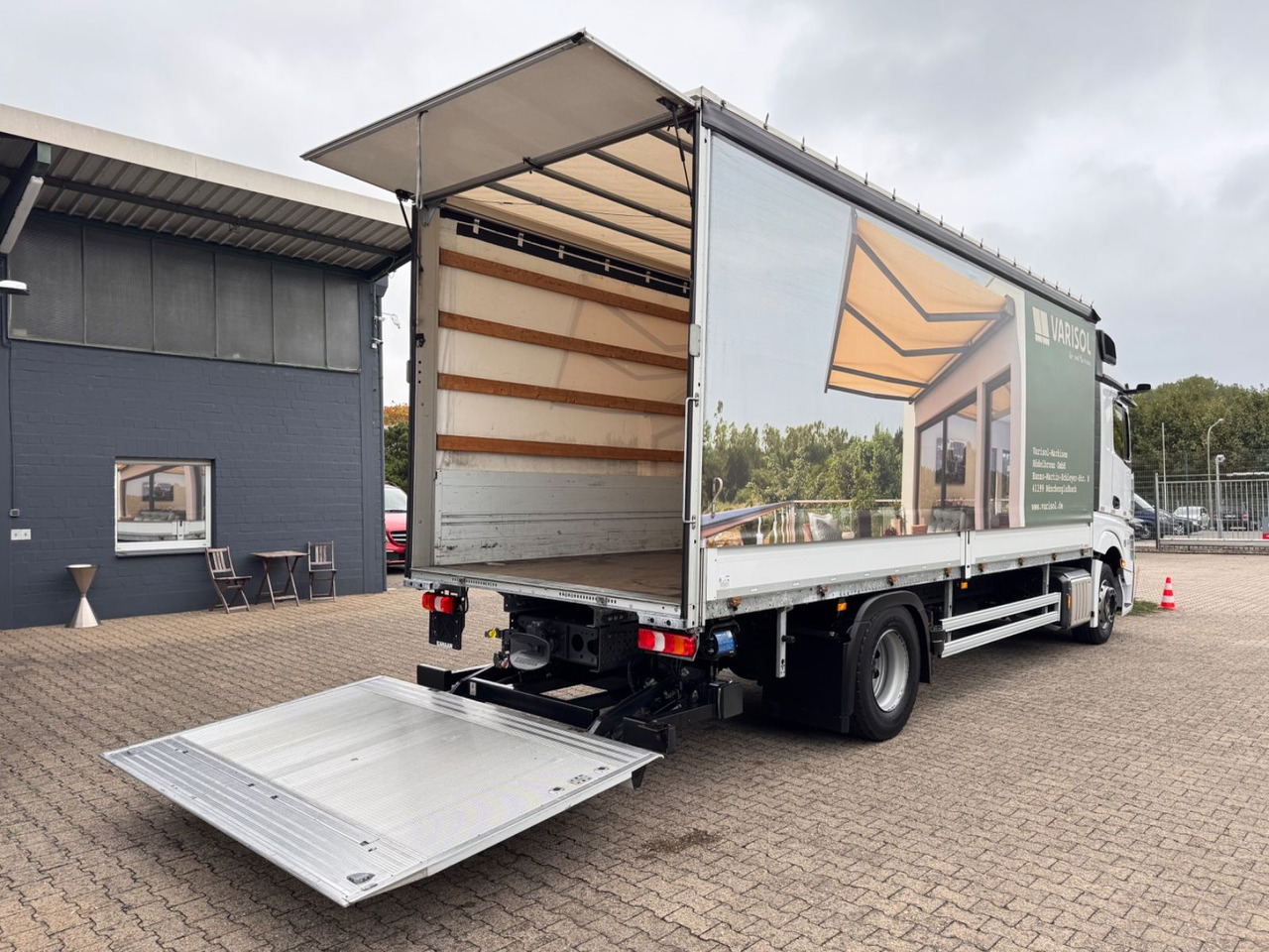 Mercedes-Benz 1833 Actros 5 StreamSPace LBW - Ponyvás teherautó: 5 kép. Mercedes-Benz 1833 Actros 5 StreamSPace LBW - Ponyvás teherautó: 5 kép.