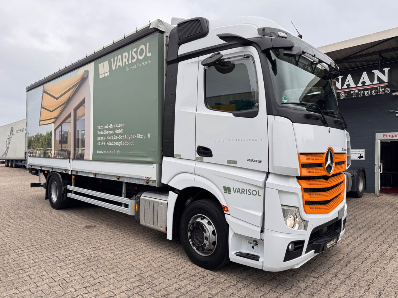 Mercedes-Benz 1833 Actros 5 StreamSPace LBW - Ponyvás teherautó: 1 kép. Mercedes-Benz 1833 Actros 5 StreamSPace LBW - Ponyvás teherautó: 1 kép.