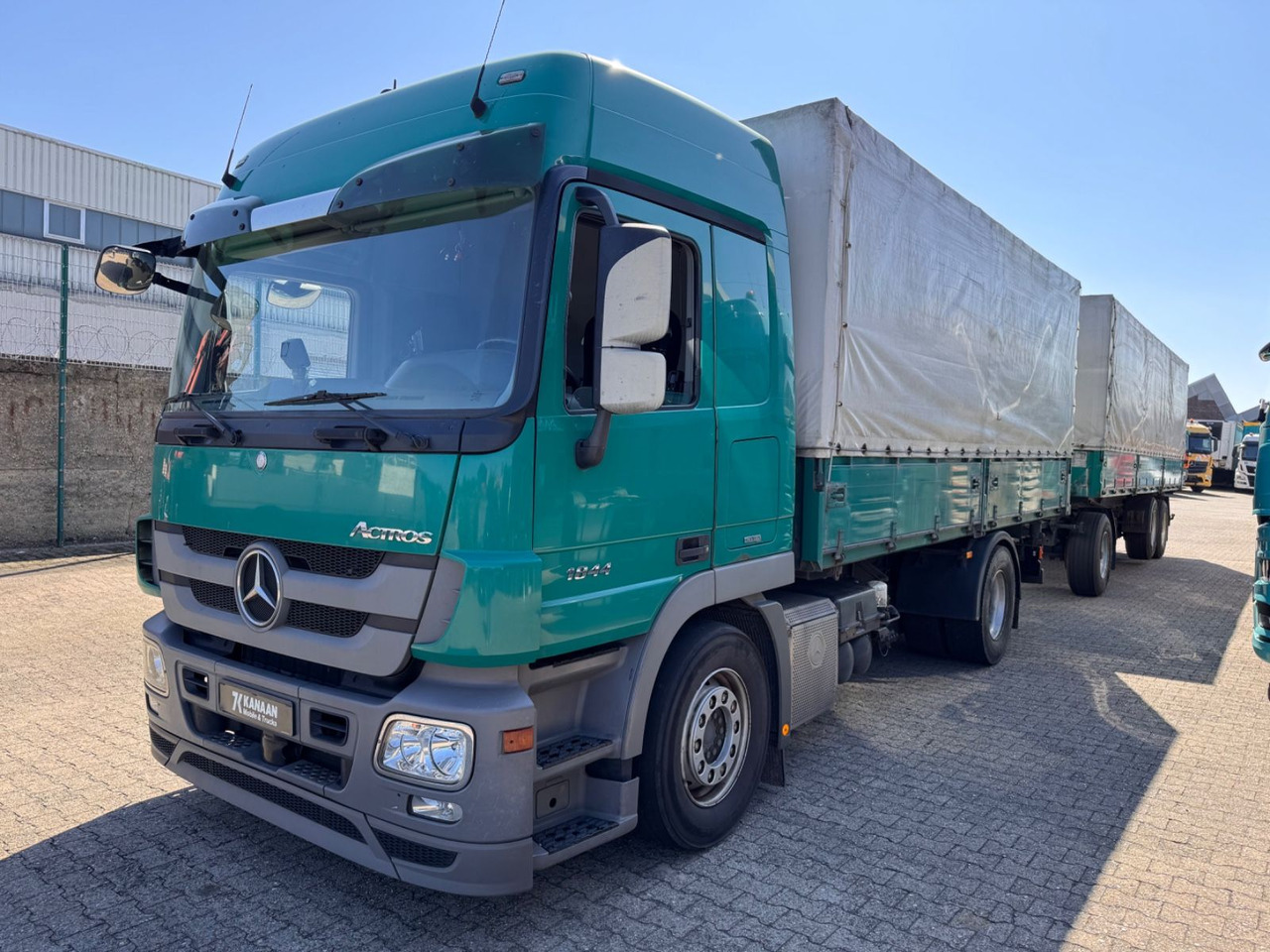 Mercedes-Benz 1844 Actros MP3 3-SeitenKipper Getreide Pritsche - Billenőplatós teherautó: 5 kép. Mercedes-Benz 1844 Actros MP3 3-SeitenKipper Getreide Pritsche - Billenőplatós teherautó: 5 kép.