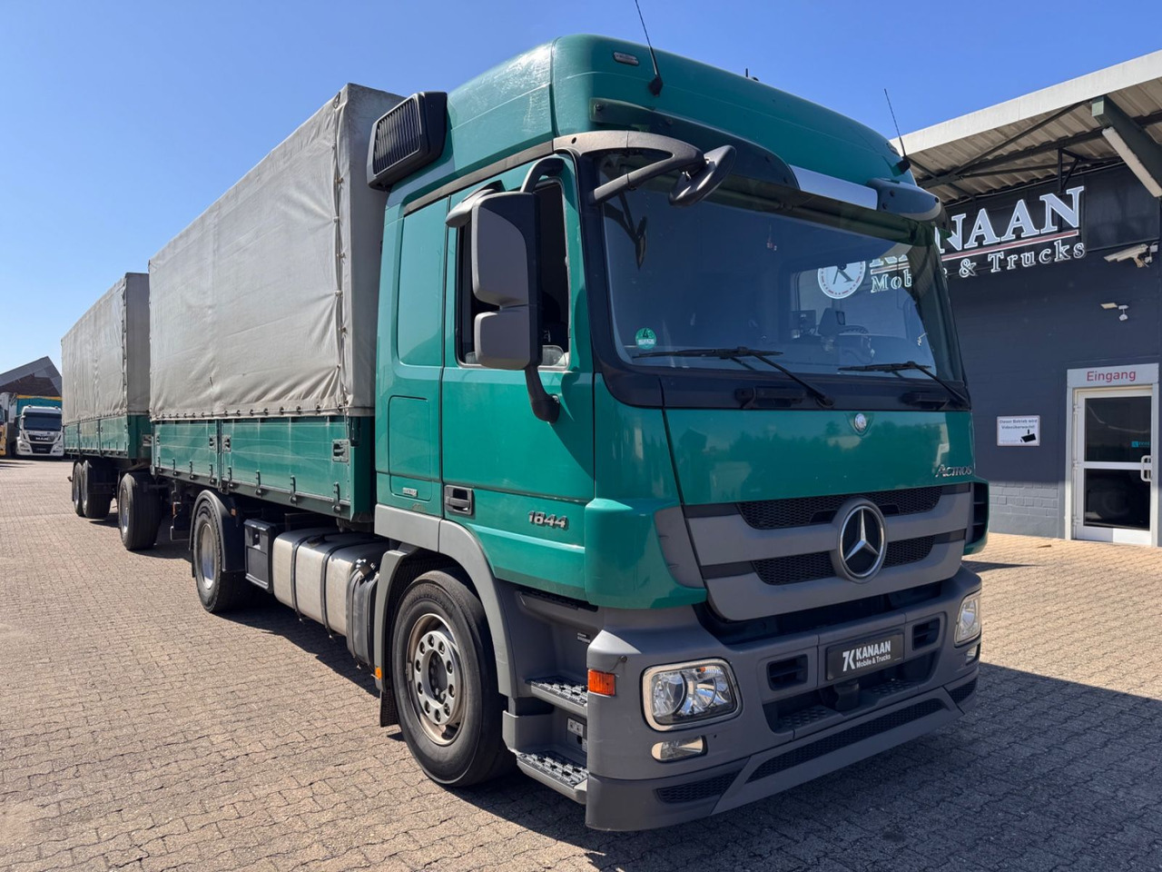 Mercedes-Benz 1844 Actros MP3 3-SeitenKipper Getreide Pritsche - Billenőplatós teherautó: 2 kép. Mercedes-Benz 1844 Actros MP3 3-SeitenKipper Getreide Pritsche - Billenőplatós teherautó: 2 kép.