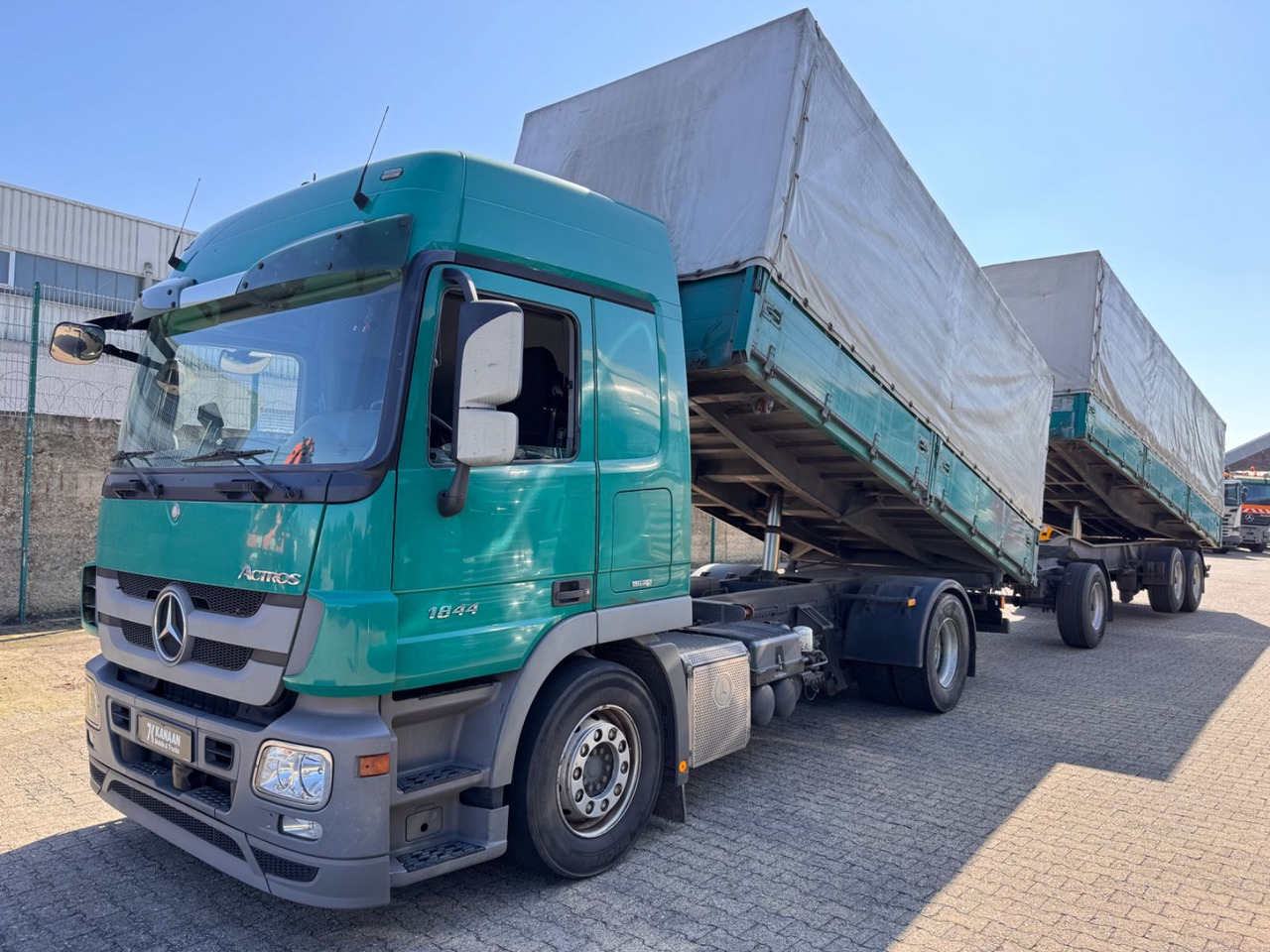Mercedes-Benz 1844 Actros MP3 3-SeitenKipper Getreide Pritsche - Billenőplatós teherautó: 4 kép. Mercedes-Benz 1844 Actros MP3 3-SeitenKipper Getreide Pritsche - Billenőplatós teherautó: 4 kép.