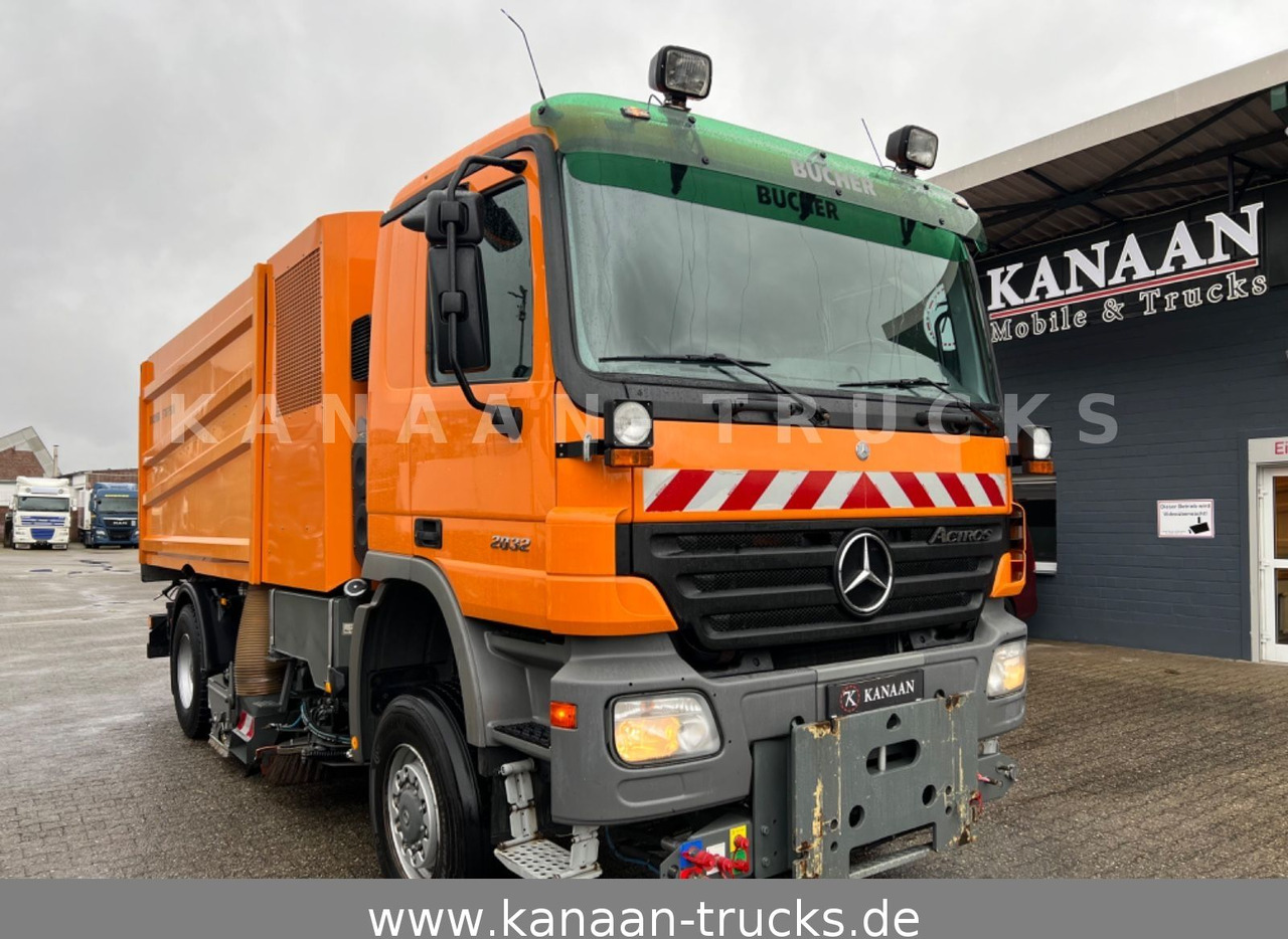 Mercedes-Benz 2032 Actros 4x4 Bucher STKF 9500 AIRPORT KLIMA - Utcaseprő gép: 1 kép. Mercedes-Benz 2032 Actros 4x4 Bucher STKF 9500 AIRPORT KLIMA - Utcaseprő gép: 1 kép.