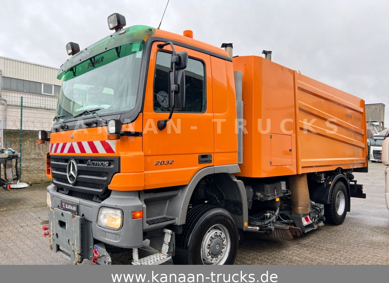 Mercedes-Benz 2032 Actros 4x4 Bucher STKF 9500 AIRPORT KLIMA - Utcaseprő gép: 3 kép. Mercedes-Benz 2032 Actros 4x4 Bucher STKF 9500 AIRPORT KLIMA - Utcaseprő gép: 3 kép.