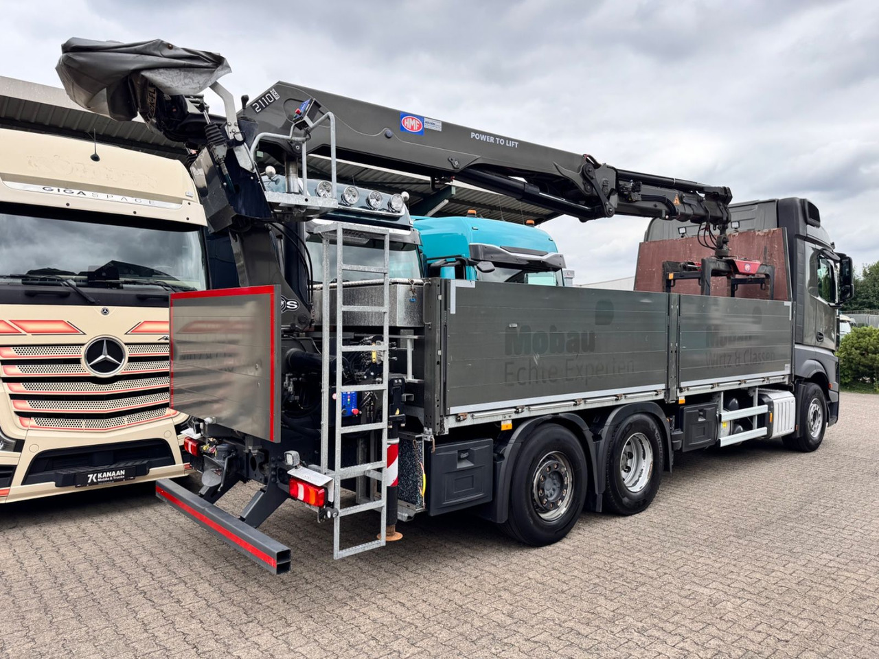 Mercedes-Benz 2545 Actros 4 Baustoffkran HMF Hochdach - Darus autó: 2 kép. Mercedes-Benz 2545 Actros 4 Baustoffkran HMF Hochdach - Darus autó: 2 kép.
