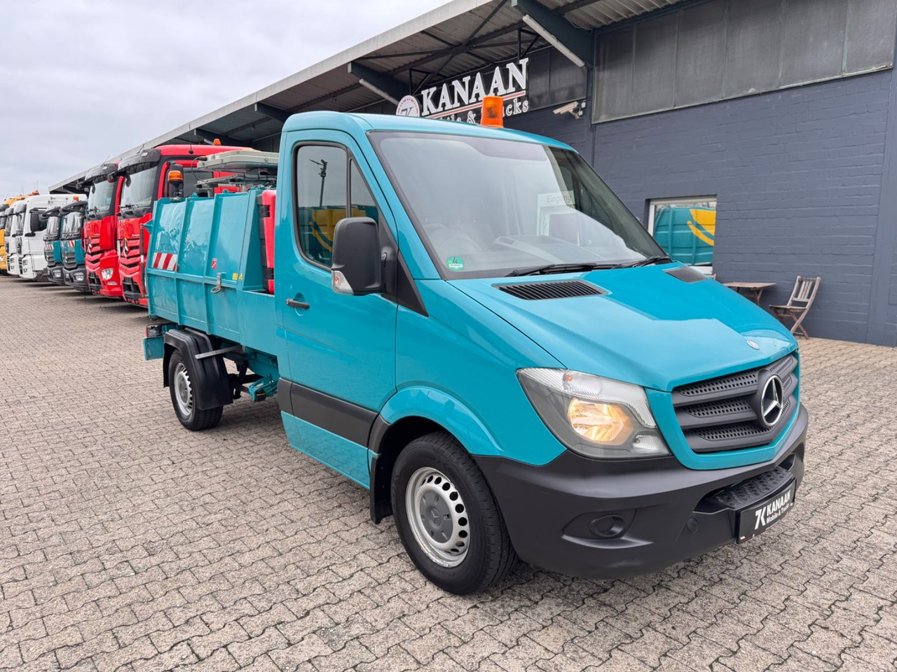 Mercedes-Benz 313 CDI Sprinter II Bertsche Müllwagen Tafel - Szemetesautó: 1 kép. Mercedes-Benz 313 CDI Sprinter II Bertsche Müllwagen Tafel - Szemetesautó: 1 kép.