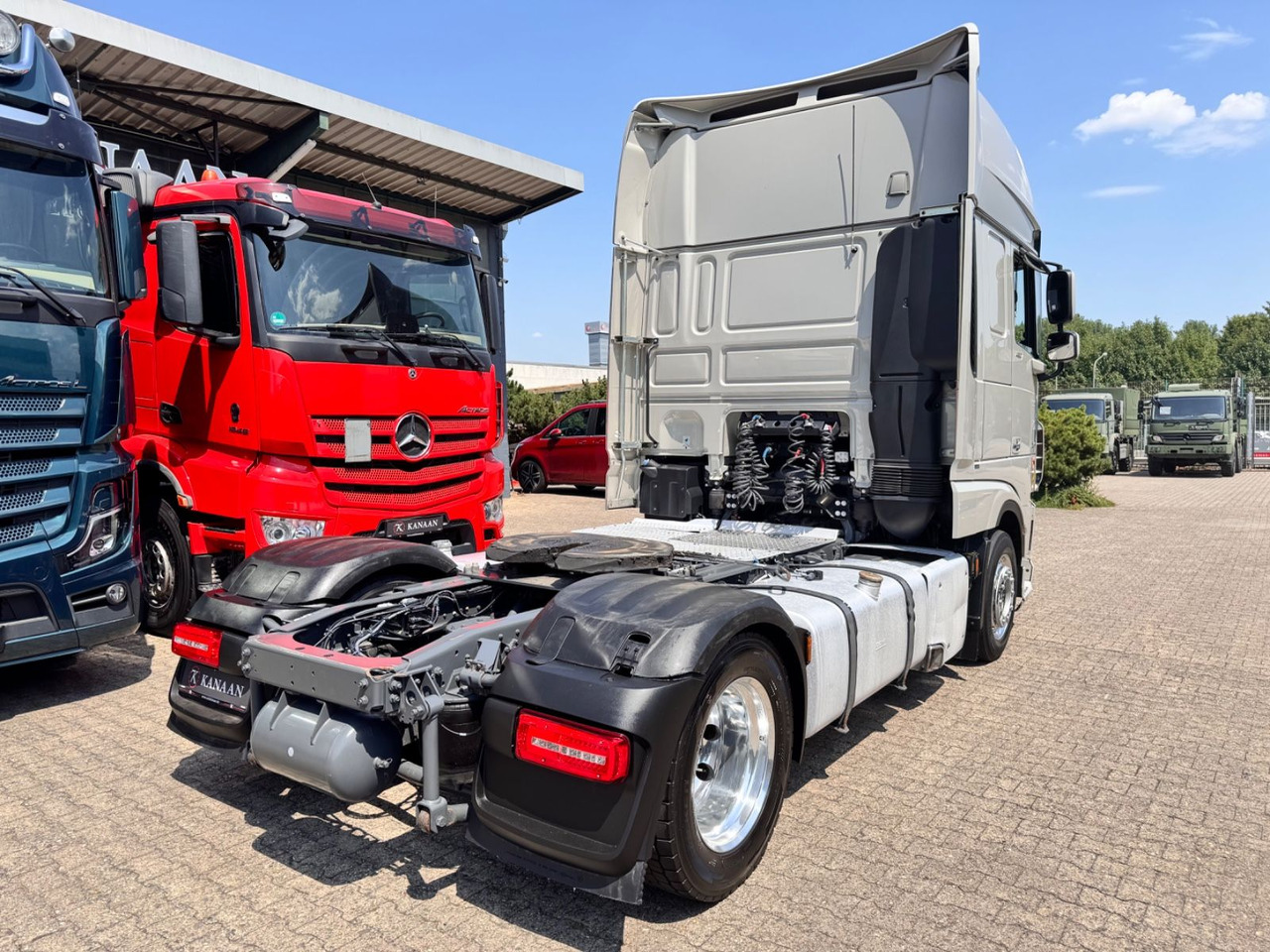 DAF XF 480 FT 4x2 SSC Low Deck Standklima ZF-Intard - Nyergesvontató: 5 kép. DAF XF 480 FT 4x2 SSC Low Deck Standklima ZF-Intard - Nyergesvontató: 5 kép.