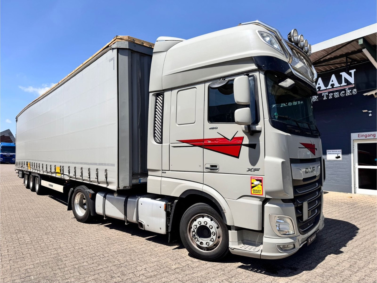 DAF XF 480 FT 4x2 SSC Low Deck Standklima ZF-Intard - Nyergesvontató: 2 kép. DAF XF 480 FT 4x2 SSC Low Deck Standklima ZF-Intard - Nyergesvontató: 2 kép.
