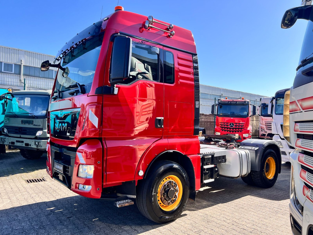 MAN TGX 18.510 XLX 4x4H BLS -Pritarder TOP TÜV NEU - Nyergesvontató: 2 kép. MAN TGX 18.510 XLX 4x4H BLS -Pritarder TOP TÜV NEU - Nyergesvontató: 2 kép.