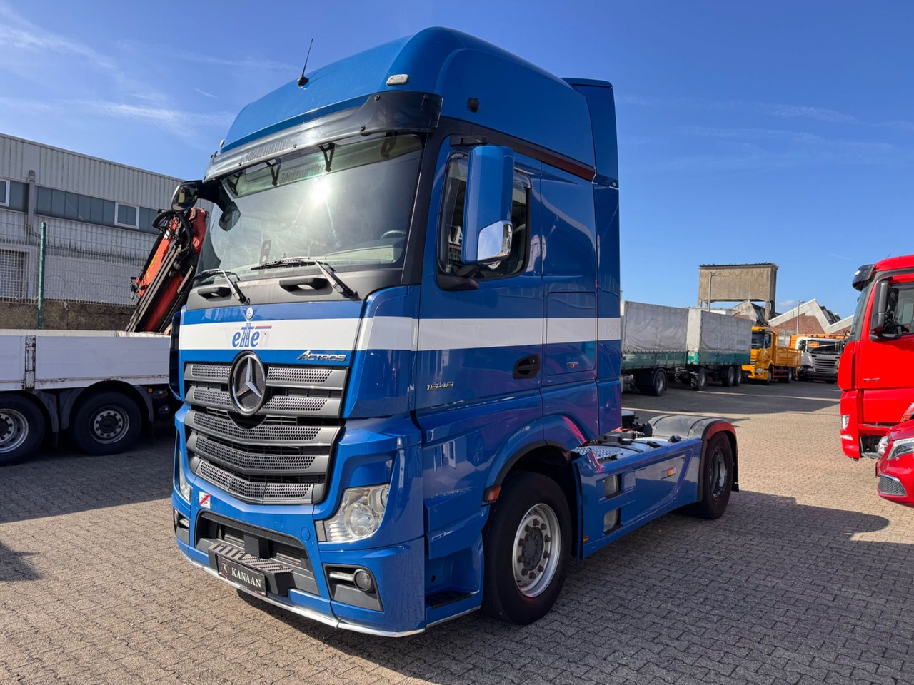 Mercedes-Benz 1848 LL Actros GIGA Hydra Walkingfloor/ Kipper - Nyergesvontató: 2 kép. Mercedes-Benz 1848 LL Actros GIGA Hydra Walkingfloor/ Kipper - Nyergesvontató: 2 kép.