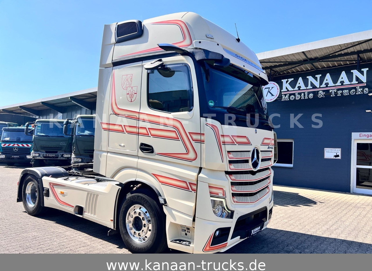 Mercedes-Benz 1848 LS Actros 5 GigaSpace - Nyergesvontató: 1 kép. Mercedes-Benz 1848 LS Actros 5 GigaSpace - Nyergesvontató: 1 kép.