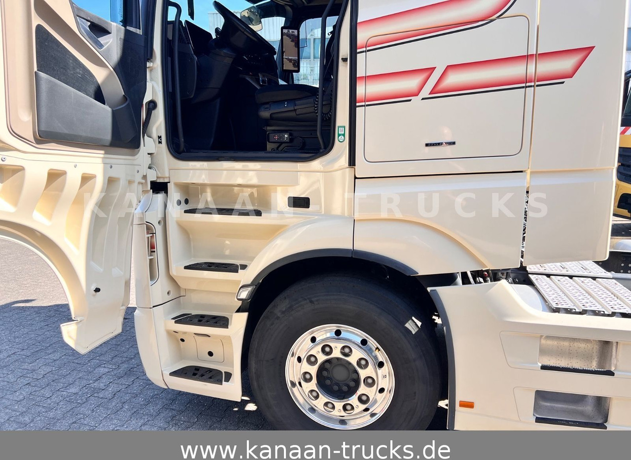 Mercedes-Benz 1848 LS Actros 5 GigaSpace - Nyergesvontató: 5 kép. Mercedes-Benz 1848 LS Actros 5 GigaSpace - Nyergesvontató: 5 kép.