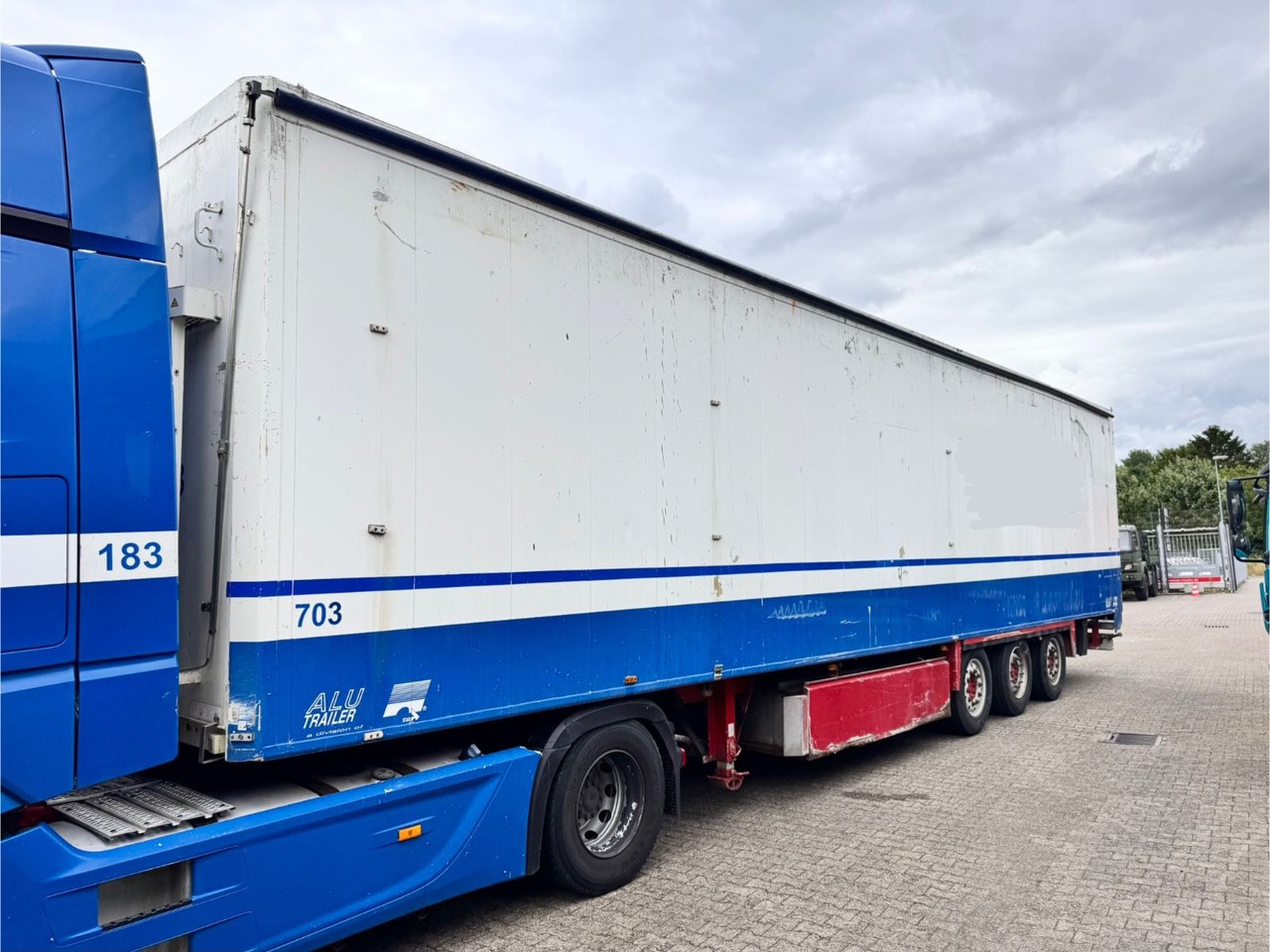 Stas S300 ZX Walkingfloor 3 x Vorhanden TÜV NEU - Félpótkocsi öönkihordós: 3 kép. Stas S300 ZX Walkingfloor 3 x Vorhanden TÜV NEU - Félpótkocsi öönkihordós: 3 kép.