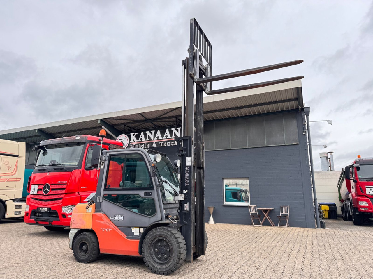 Toyota Tonero 35 Diesel Stapler 3.274h Sideshift - Dízel targonca: 3 kép. Toyota Tonero 35 Diesel Stapler 3.274h Sideshift - Dízel targonca: 3 kép.