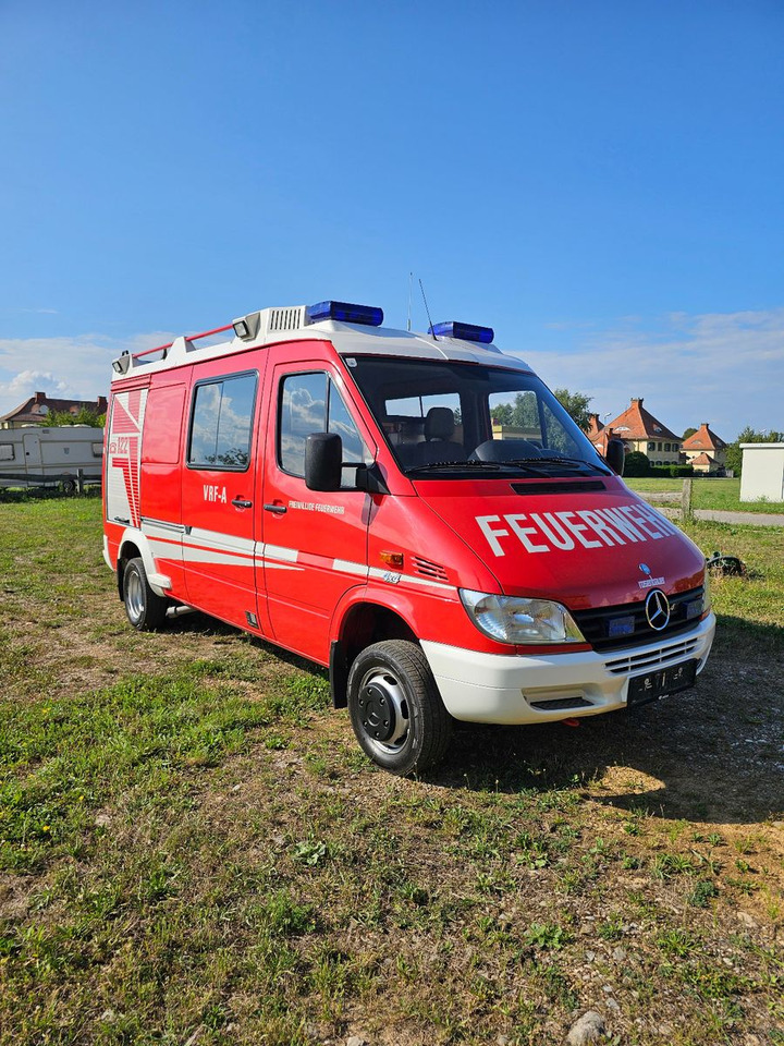 Mercedes-Benz Allrad Sprinter 416 Feuerwehr 4x4 VAN - Kisteherautó: 1 kép. Mercedes-Benz Allrad Sprinter 416 Feuerwehr 4x4 VAN - Kisteherautó: 1 kép.