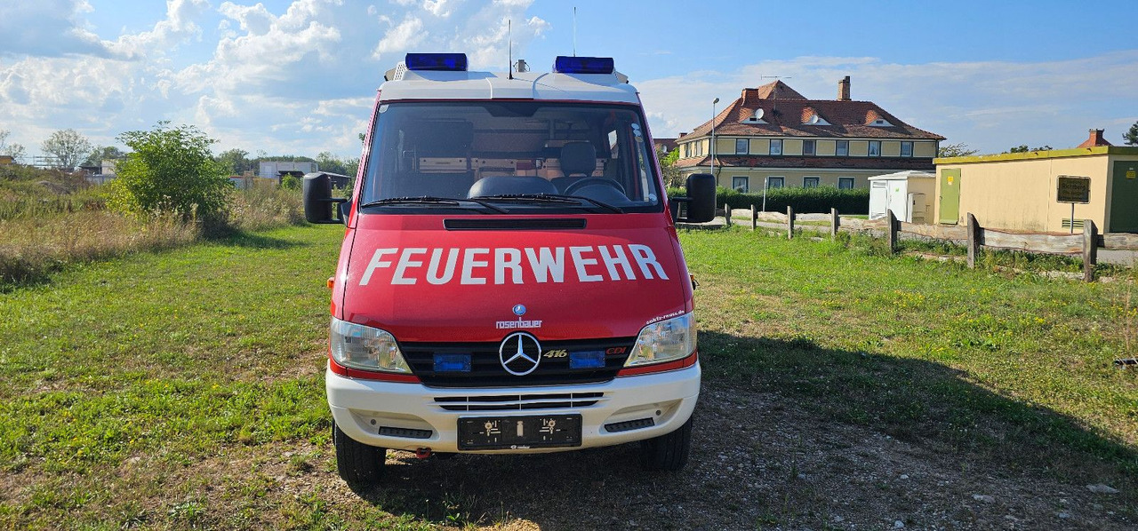 Mercedes-Benz Allrad Sprinter 416 Feuerwehr 4x4 VAN - Kisteherautó: 2 kép. Mercedes-Benz Allrad Sprinter 416 Feuerwehr 4x4 VAN - Kisteherautó: 2 kép.
