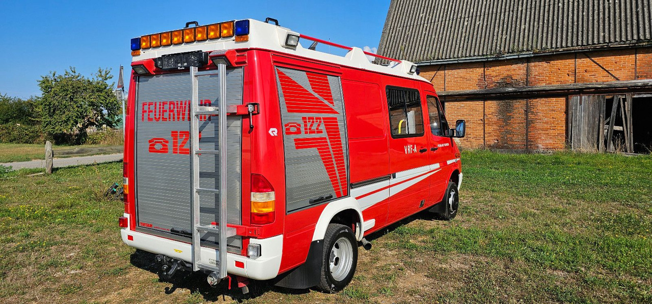 Mercedes-Benz Allrad Sprinter 416 Feuerwehr 4x4 VAN - Kisteherautó: 5 kép. Mercedes-Benz Allrad Sprinter 416 Feuerwehr 4x4 VAN - Kisteherautó: 5 kép.