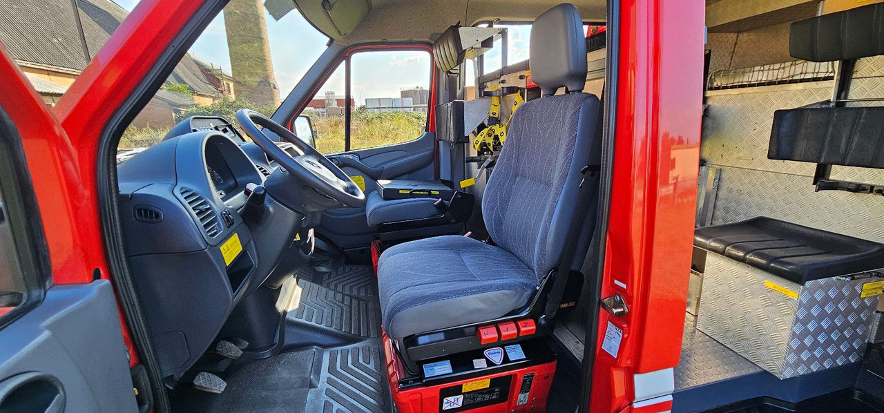 Mercedes-Benz Allrad Sprinter 416 Feuerwehr 4x4 VAN lízing Mercedes-Benz Allrad Sprinter 416 Feuerwehr 4x4 VAN: 14 kép.