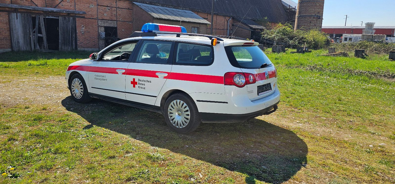 Volkswagen Allrad Feuerwehr Kommandowagen HVO KDOW ELW - Szedán: 3 kép. Volkswagen Allrad Feuerwehr Kommandowagen HVO KDOW ELW - Szedán: 3 kép.