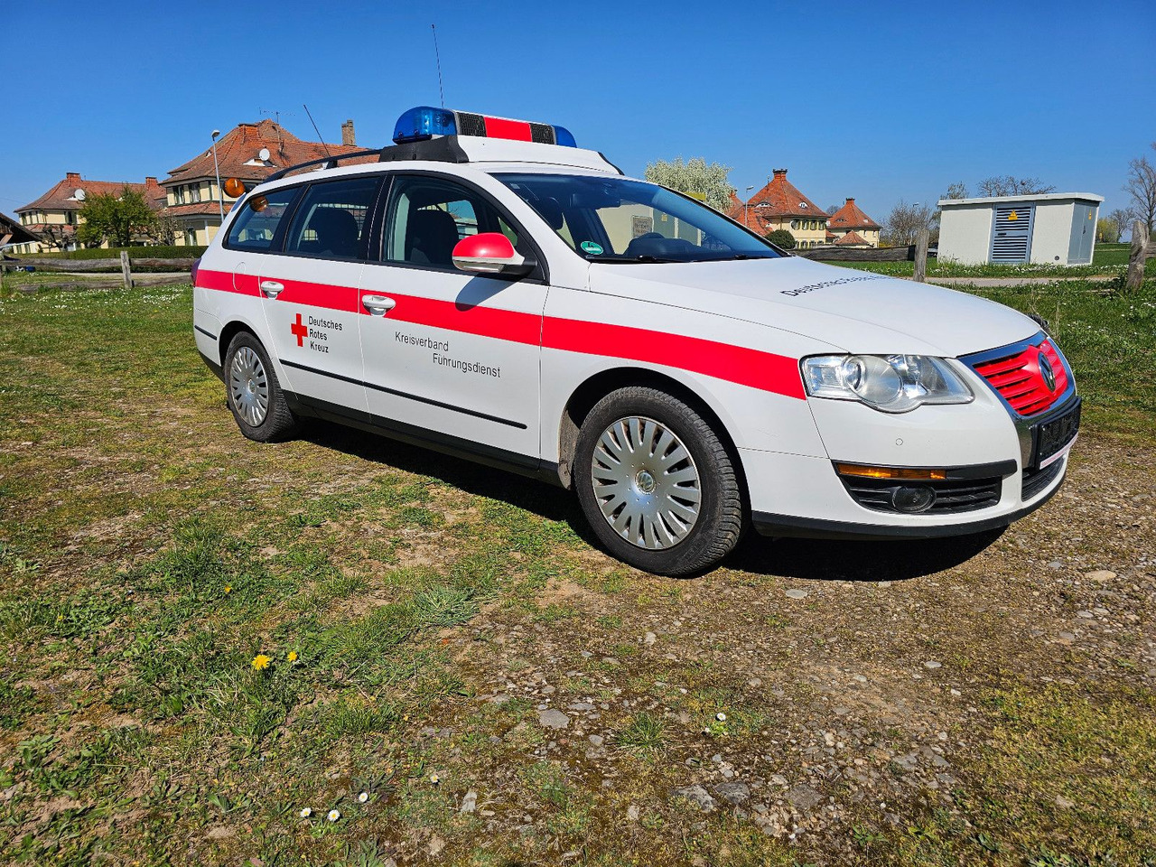 Volkswagen Allrad Feuerwehr Kommandowagen HVO KDOW ELW - Szedán: 1 kép. Volkswagen Allrad Feuerwehr Kommandowagen HVO KDOW ELW - Szedán: 1 kép.