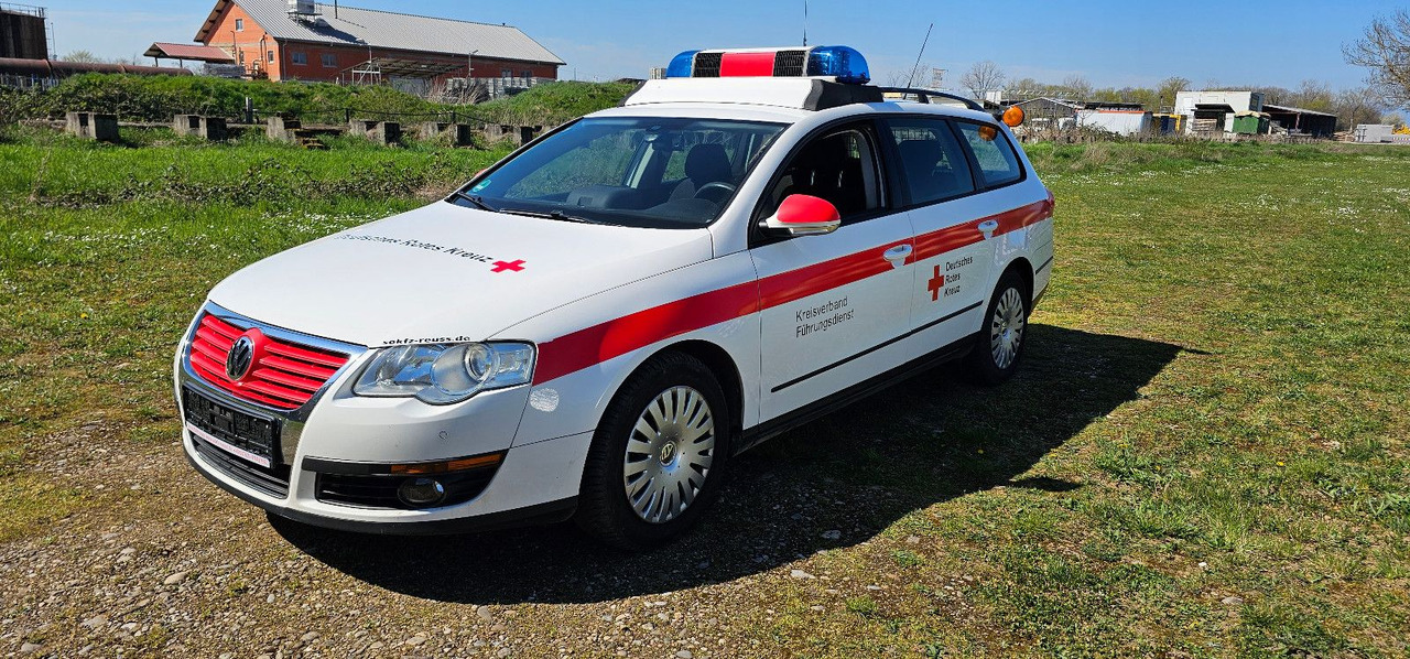 Volkswagen Allrad Feuerwehr Kommandowagen HVO KDOW ELW - Szedán: 2 kép. Volkswagen Allrad Feuerwehr Kommandowagen HVO KDOW ELW - Szedán: 2 kép.