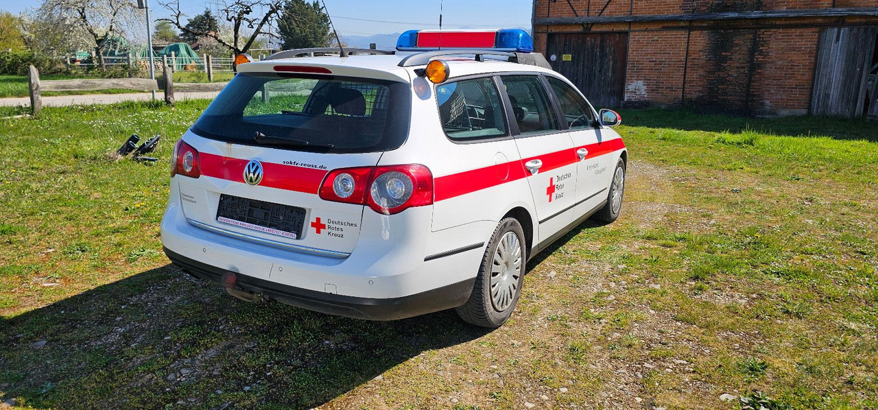 Volkswagen Allrad Feuerwehr Kommandowagen HVO KDOW ELW - Szedán: 4 kép. Volkswagen Allrad Feuerwehr Kommandowagen HVO KDOW ELW - Szedán: 4 kép.