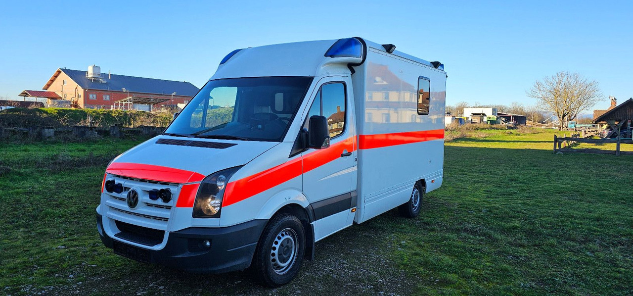 Volkswagen Crafter ELW Rettungswagen Camper Van - Mentőautó: 2 kép. Volkswagen Crafter ELW Rettungswagen Camper Van - Mentőautó: 2 kép.