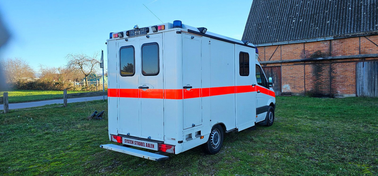 Volkswagen Crafter ELW Rettungswagen Camper Van - Mentőautó: 5 kép. Volkswagen Crafter ELW Rettungswagen Camper Van - Mentőautó: 5 kép.