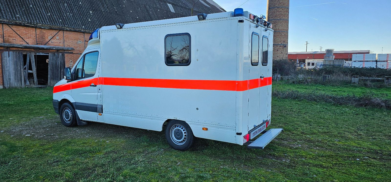 Volkswagen Crafter ELW Rettungswagen Camper Van - Mentőautó: 4 kép. Volkswagen Crafter ELW Rettungswagen Camper Van - Mentőautó: 4 kép.
