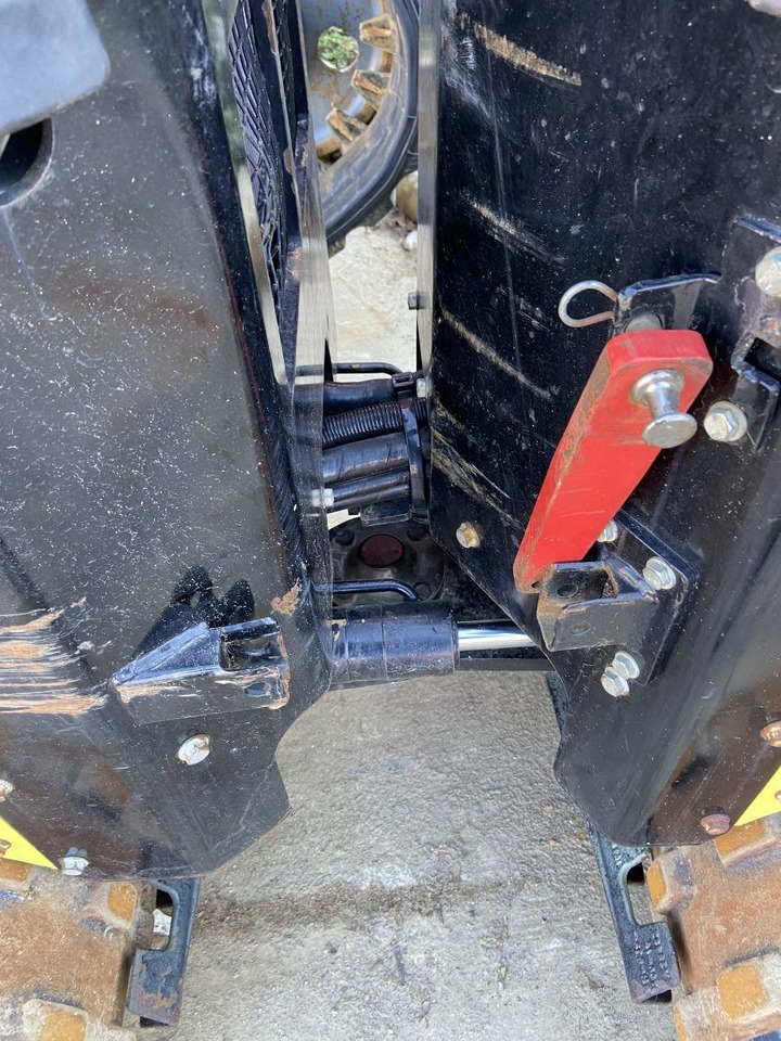 Ammann Rammax 1575 (1324) - Talajtömörítő: 5 kép. Ammann Rammax 1575 (1324) - Talajtömörítő: 5 kép.