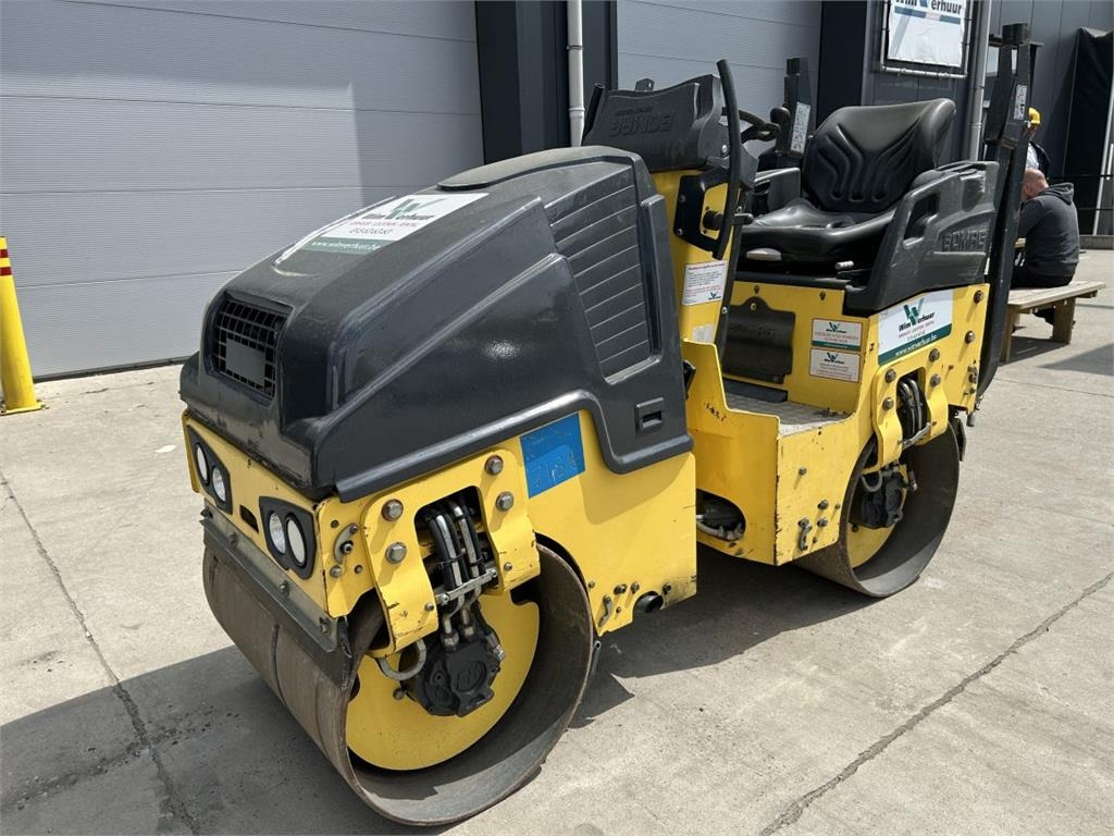 Bomag BW80AD-5 (4605) - Talajtömörítő: 4 kép. Bomag BW80AD-5 (4605) - Talajtömörítő: 4 kép.