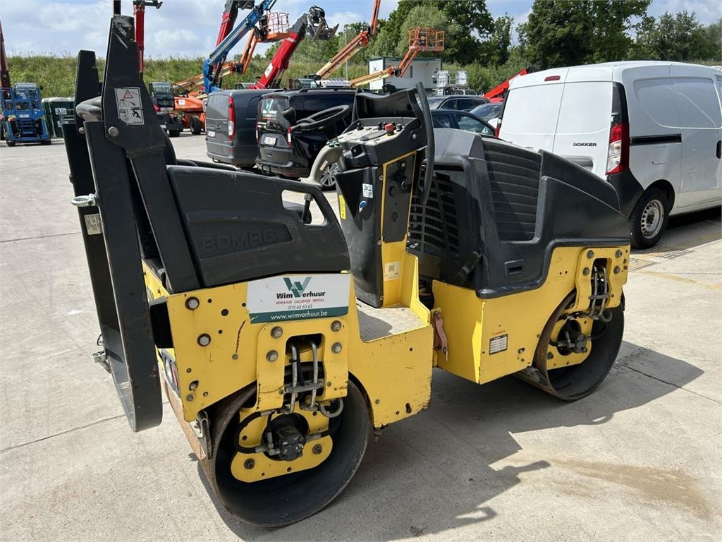 Bomag BW80AD-5 (4605) - Talajtömörítő: 5 kép. Bomag BW80AD-5 (4605) - Talajtömörítő: 5 kép.