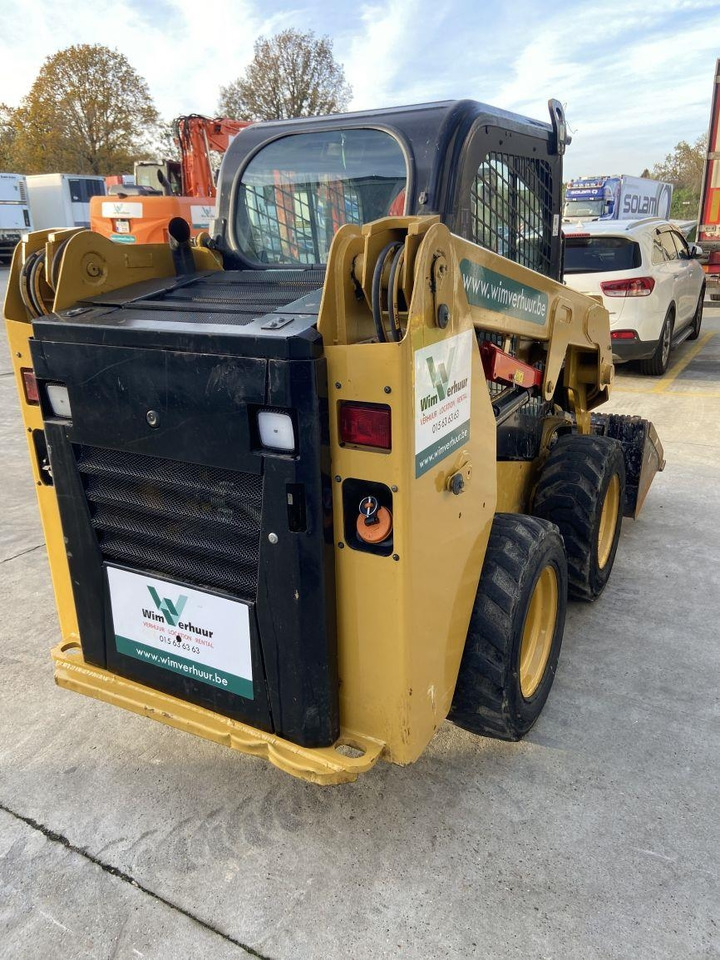 CAT 226 D3 (5867) - Mini homlokrakodó: 3 kép. CAT 226 D3 (5867) - Mini homlokrakodó: 3 kép.