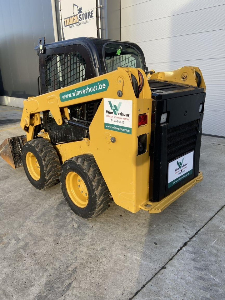 CAT 226 D3 (5867) - Mini homlokrakodó: 2 kép. CAT 226 D3 (5867) - Mini homlokrakodó: 2 kép.