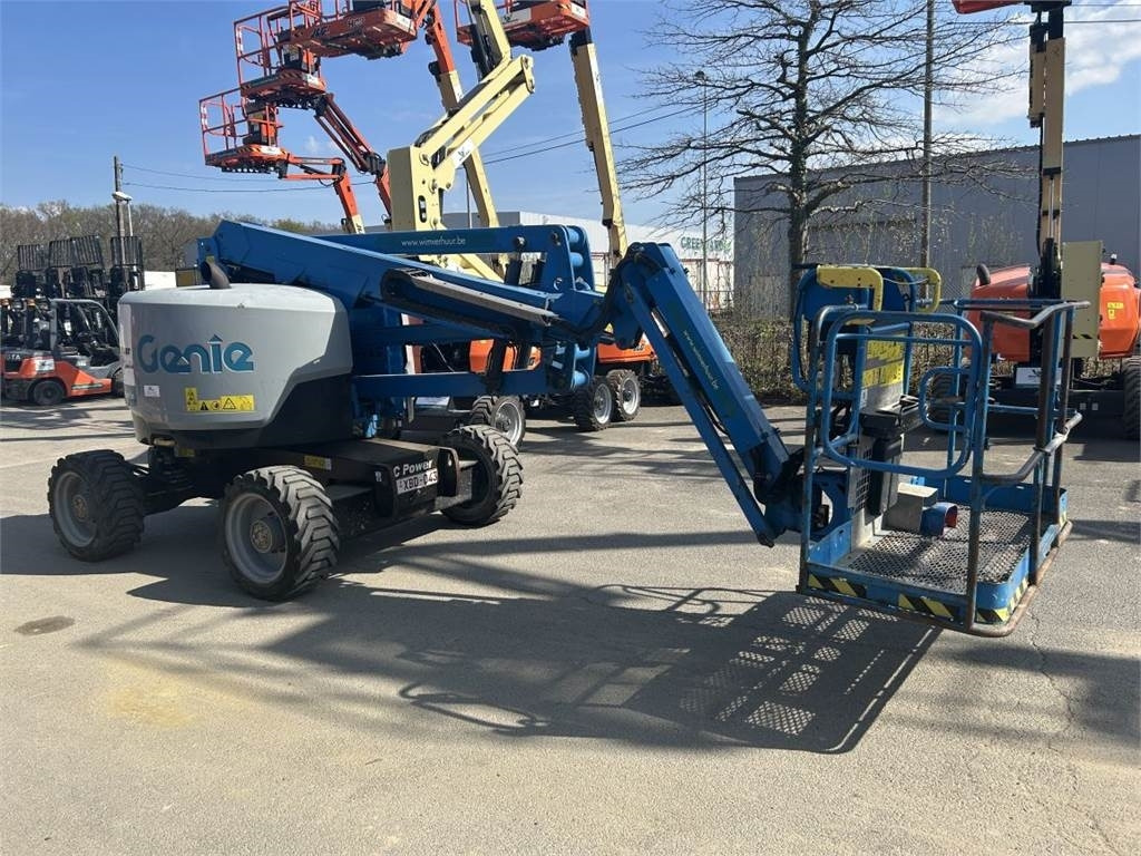 Genie Z-45/25XC (3204) - Személyemelő: 3 kép. Genie Z-45/25XC (3204) - Személyemelő: 3 kép.
