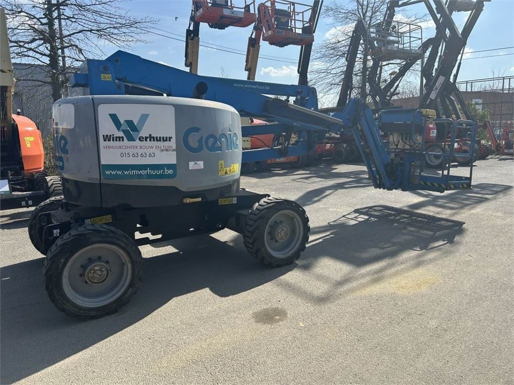 Genie Z-45/25XC (3204) - Személyemelő: 1 kép. Genie Z-45/25XC (3204) - Személyemelő: 1 kép.