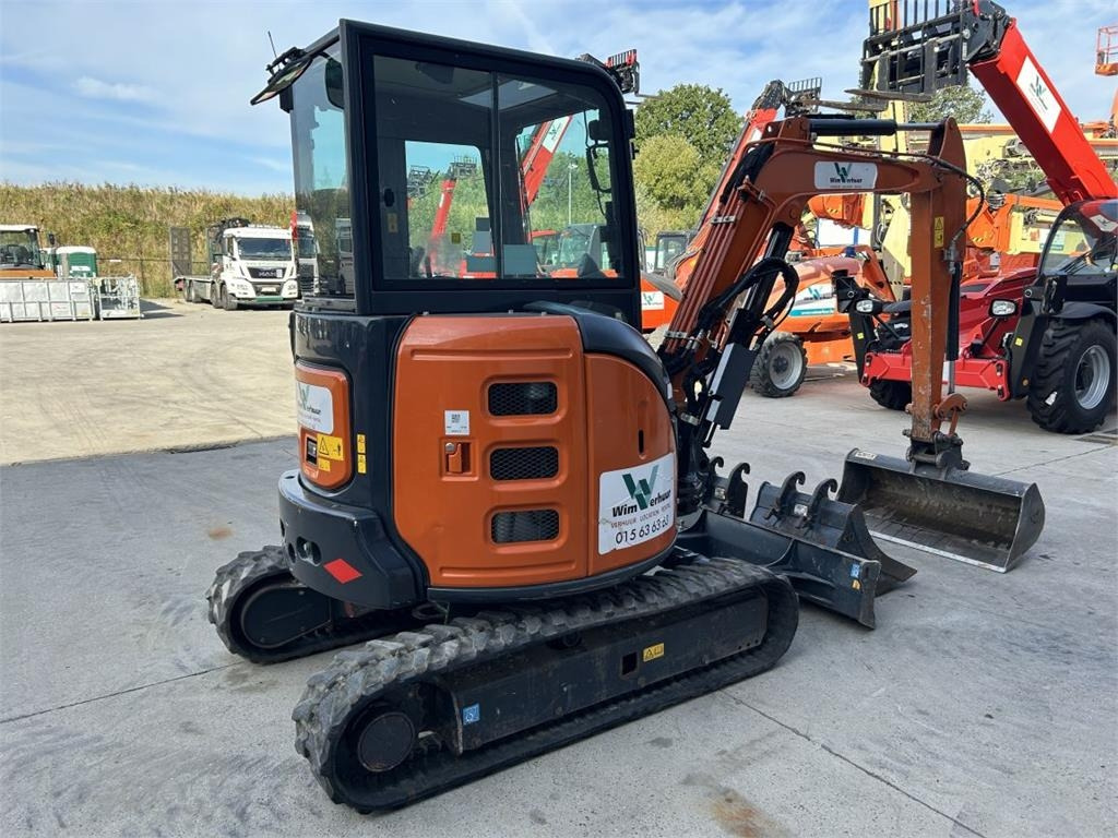 Hitachi ZX33U-6 (7740) - Minikotró: 5 kép. Hitachi ZX33U-6 (7740) - Minikotró: 5 kép.