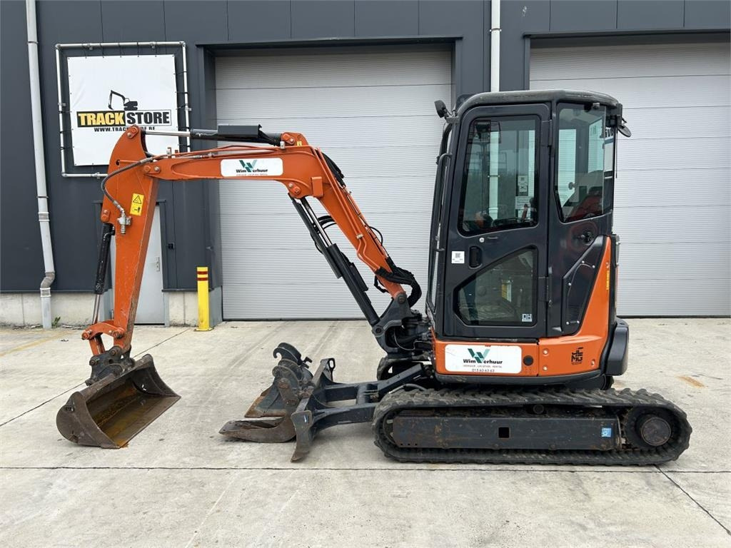 Hitachi ZX33U-6 (7789) - Minikotró: 1 kép. Hitachi ZX33U-6 (7789) - Minikotró: 1 kép.