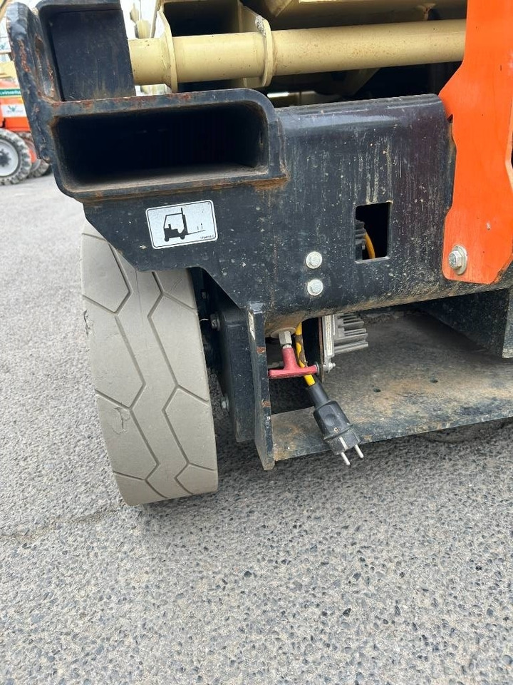 Ollós emelő JLG 3246 ES: 11 kép.