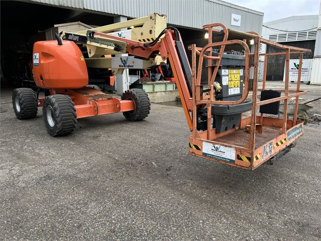 JLG 450AJ (3216) - Személyemelő: 5 kép. JLG 450AJ (3216) - Személyemelő: 5 kép.