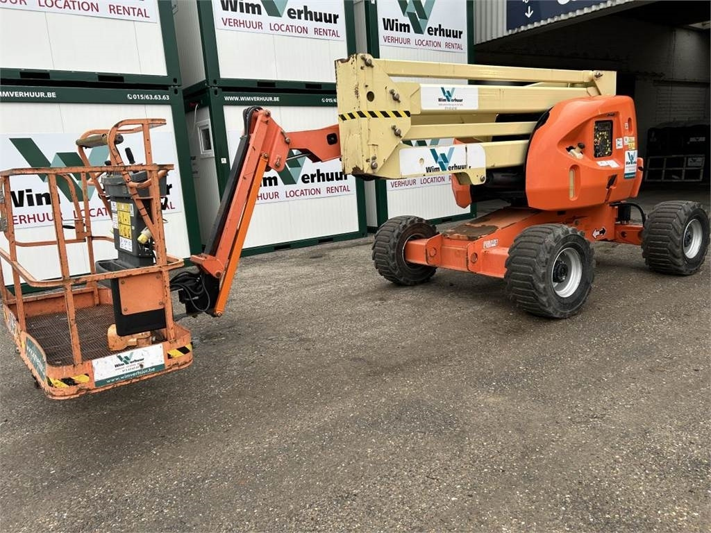 JLG 450AJ (3216) - Személyemelő: 3 kép. JLG 450AJ (3216) - Személyemelő: 3 kép.