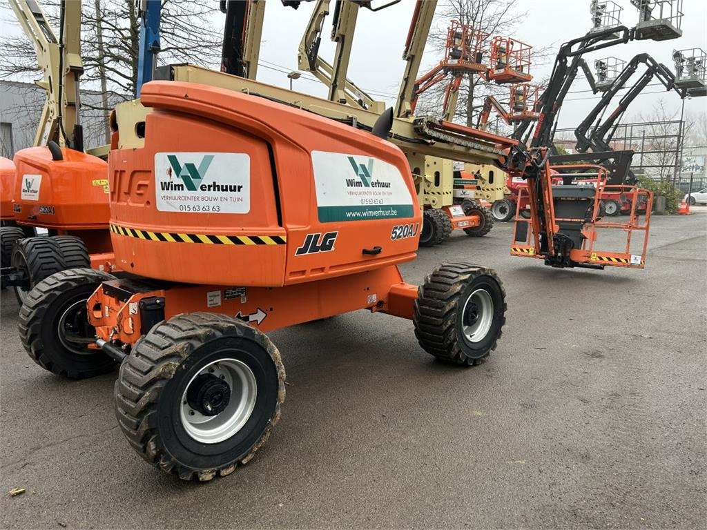 JLG 520AJ (2633)  - Személyemelő: 3 kép. JLG 520AJ (2633)  - Személyemelő: 3 kép.