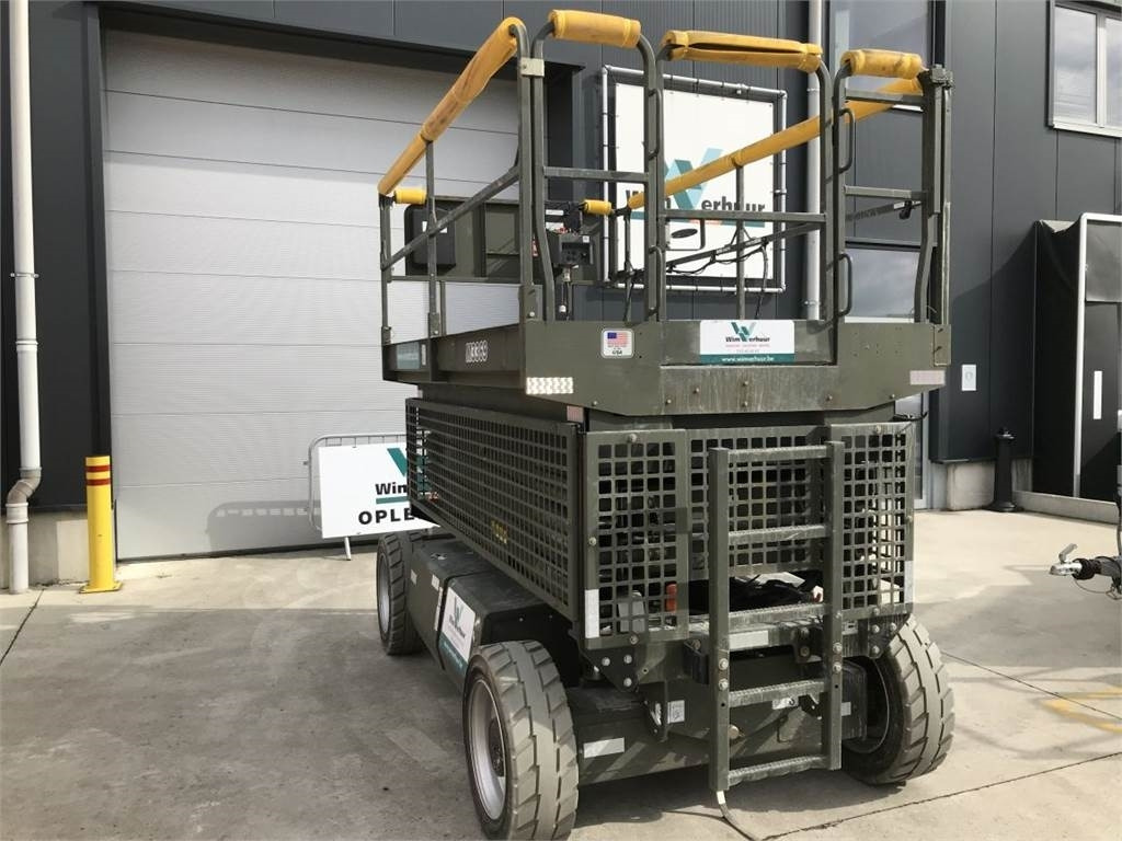 JLG M3369 (4331) - Ollós emelő: 1 kép. JLG M3369 (4331) - Ollós emelő: 1 kép.