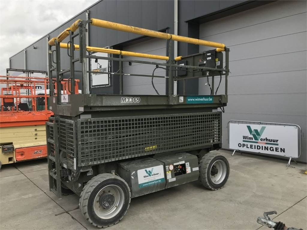 JLG M3369 (4331) - Ollós emelő: 5 kép. JLG M3369 (4331) - Ollós emelő: 5 kép.