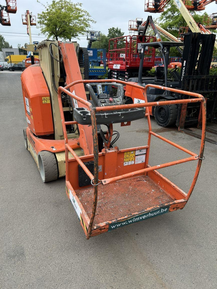 JLG Toucan 12E (1933) - Oszlopos személyemelő: 5 kép. JLG Toucan 12E (1933) - Oszlopos személyemelő: 5 kép.