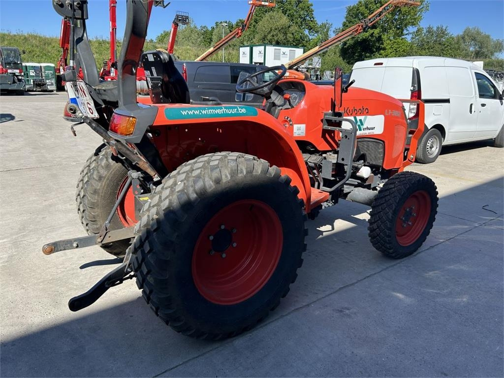 Kubota L1-382 (5283) - Kommunális traktor: 5 kép. Kubota L1-382 (5283) - Kommunális traktor: 5 kép.
