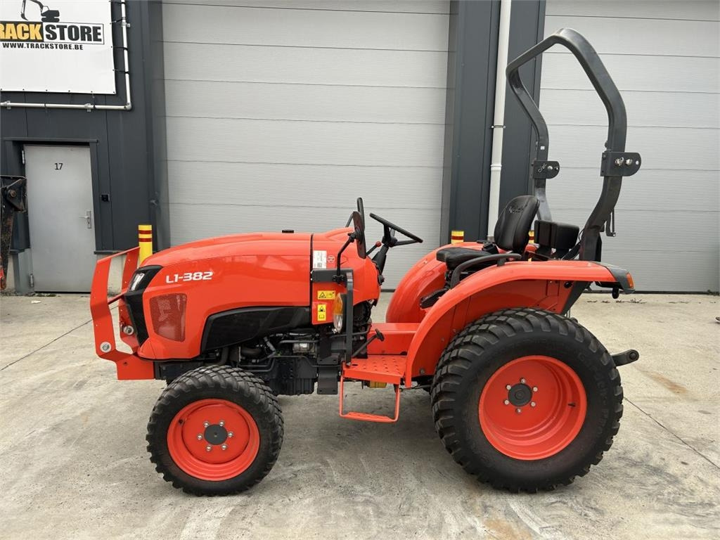 Kubota L1-382 (7325) - Kommunális traktor: 3 kép. Kubota L1-382 (7325) - Kommunális traktor: 3 kép.