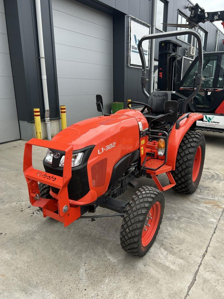 Kubota L1-382 (7325) - Kommunális traktor: 5 kép. Kubota L1-382 (7325) - Kommunális traktor: 5 kép.