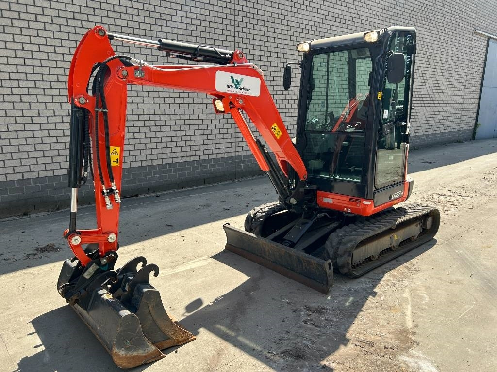 Kubota U 27-4 - Minikotró: 2 kép. Kubota U 27-4 - Minikotró: 2 kép.