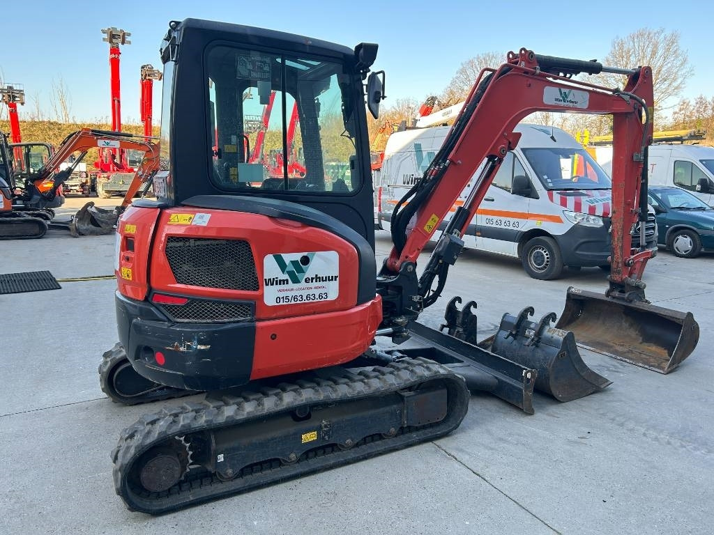 Kubota U 36-4 - Minikotró: 4 kép. Kubota U 36-4 - Minikotró: 4 kép.