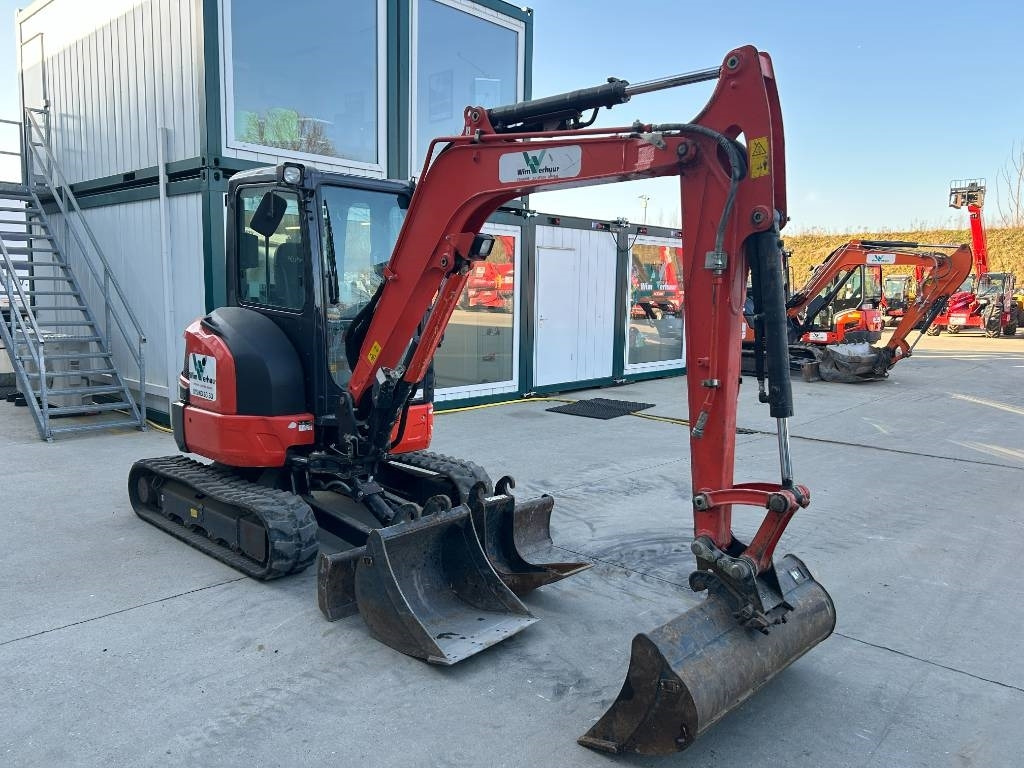 Kubota U 36-4 - Minikotró: 3 kép. Kubota U 36-4 - Minikotró: 3 kép.